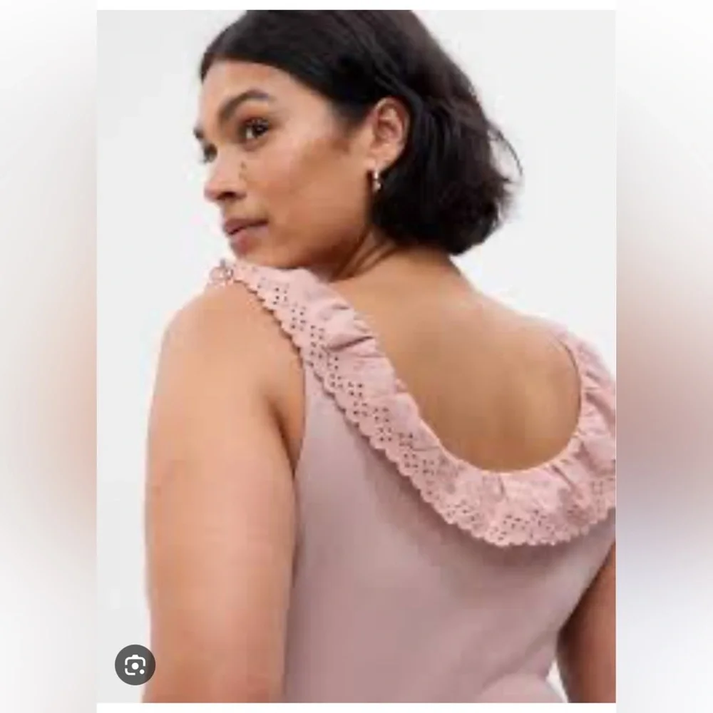 GAP Eyelet Ruffle Neck Ribbed Tank Top - Picture 13 of 14